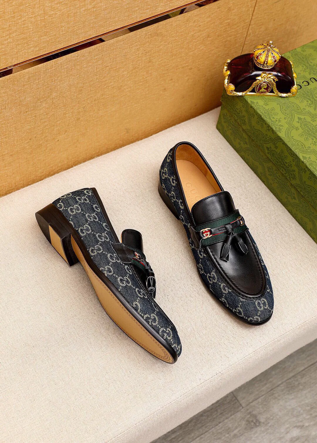 Men's shoes 💰520 💐 Product trademark: GUCCI "Gucci" casual leather shoes Regular size: 39-44 (38.45🉑️customized) Product materials: Selected imported first-layer calfskin upper + luxury hardware buckle, imported water-dyed cowhide leather lining. Strong three-dimensional visual effect, original combination outsole Color: 2⃣️colors available